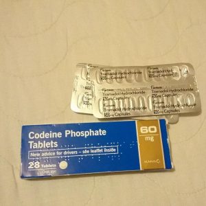 Hvite Kodeinfosfat 30mg tabletter i originalemballasje for sikker og diskret levering i Norge.